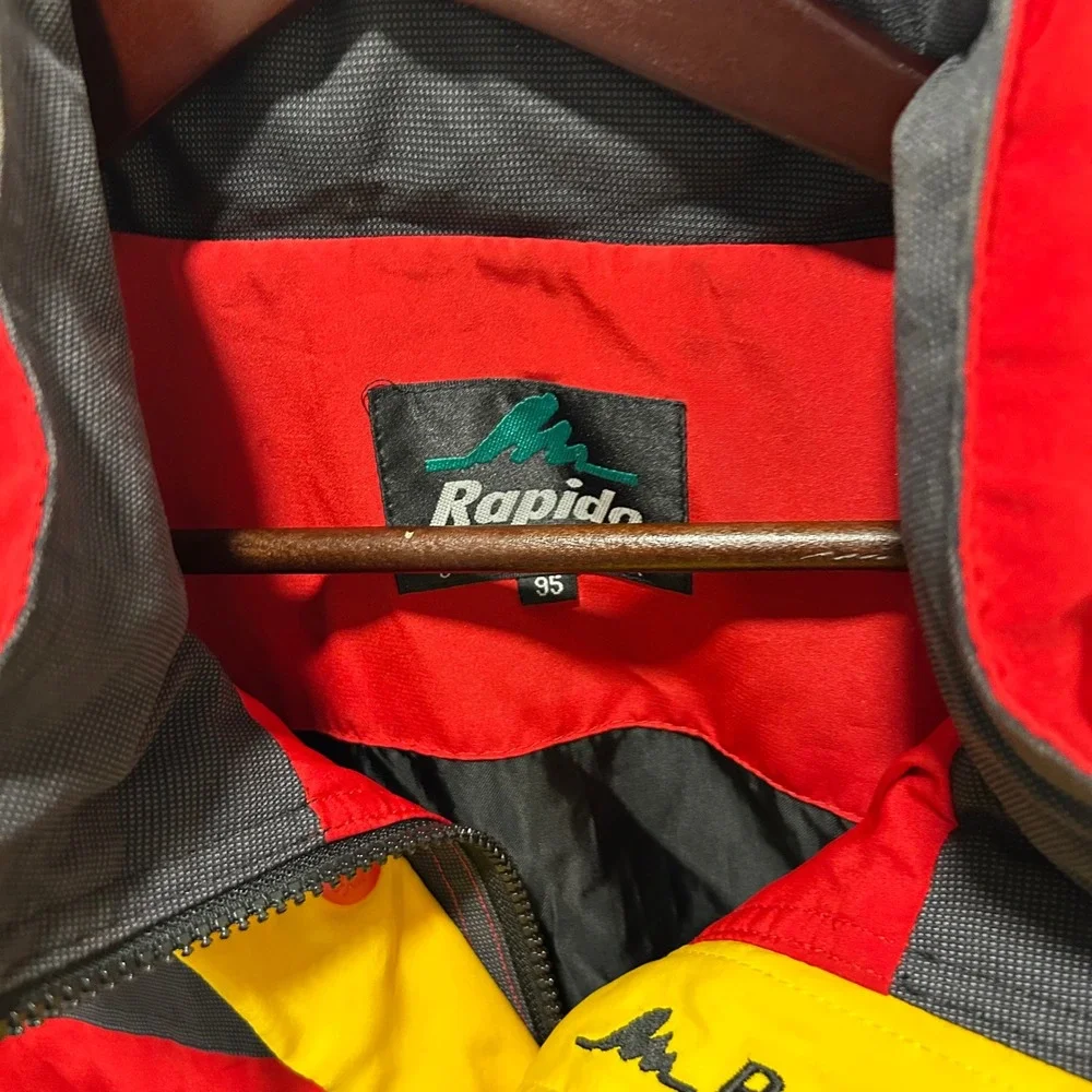 vintage Rapido red and black‎ multi-pocket outdoor windbreaker jacket. Size L